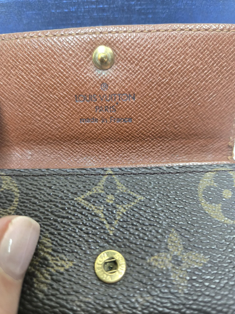 Louis Vuitton compact louis